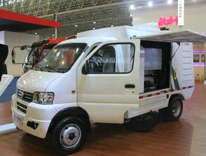 東風(fēng)純電動(dòng)掃路車.jpg