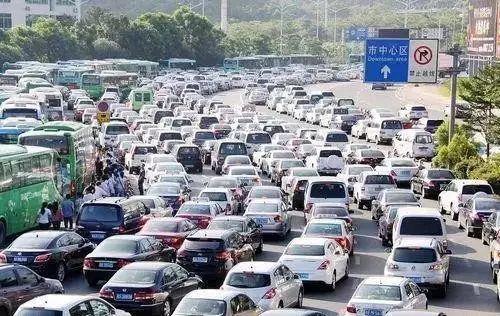 汽車保有量達(dá)1.94億輛.jpg